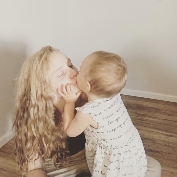 Meet your Posher, Kimme Seufert ✨ - Picture 5 of 5